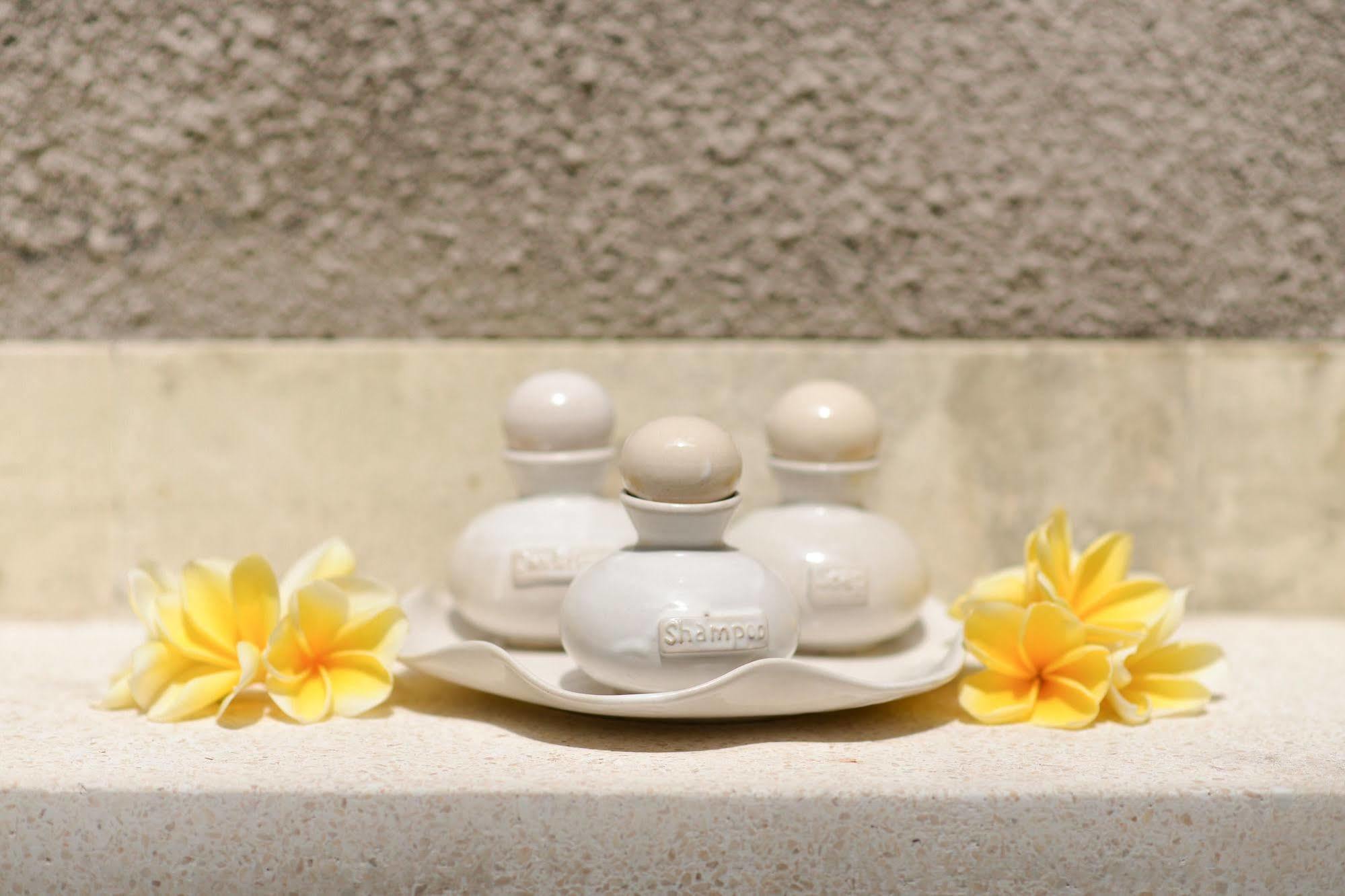 Villa Chocolat Seminyak Exteriör bild